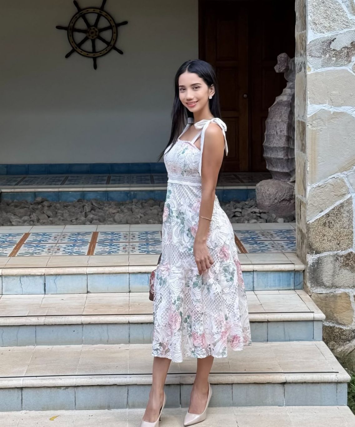 Fabiana esbelta alta de bonito rostro y cuerpo